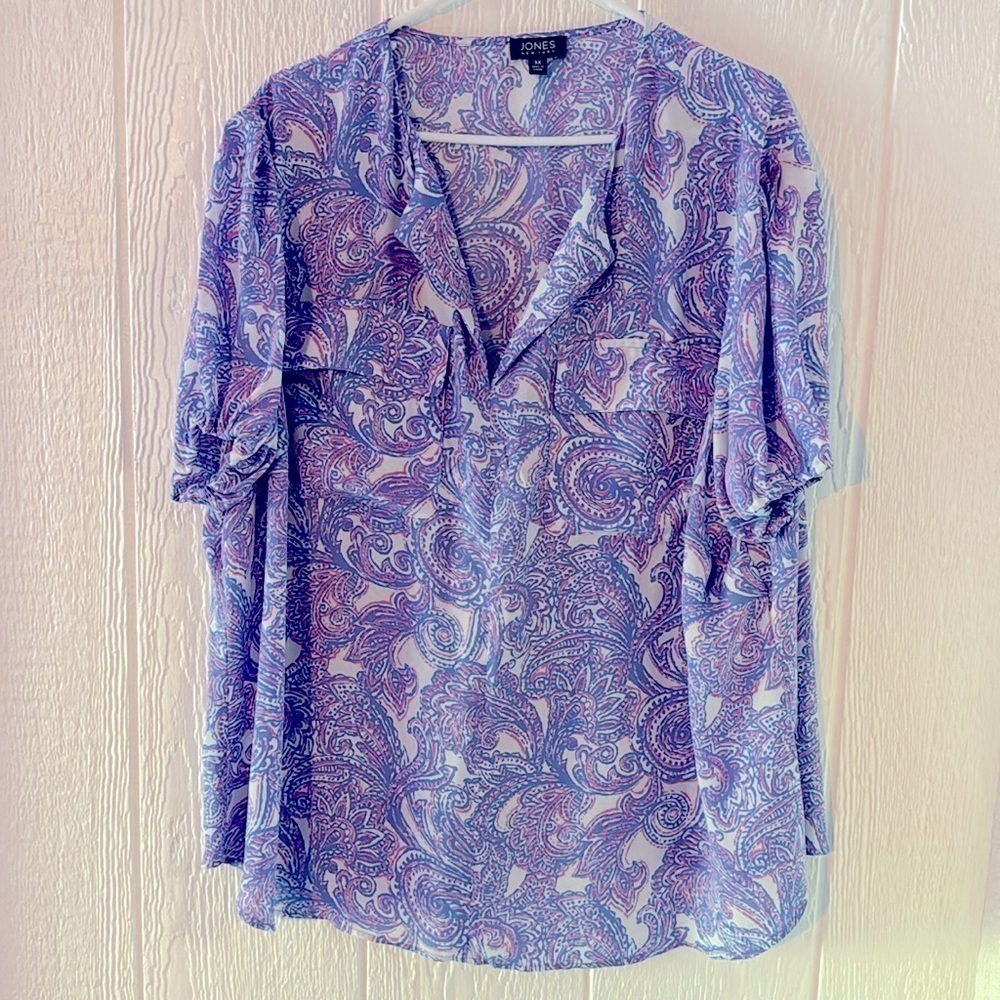 Jones New York Paisley split neck blouse